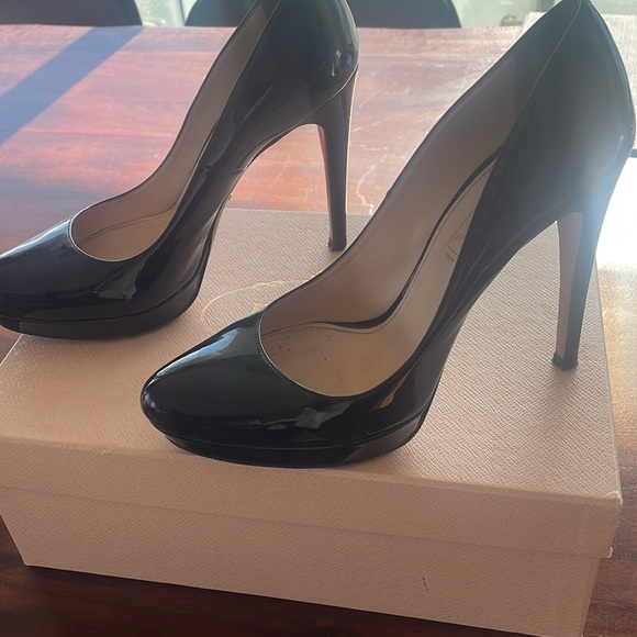 Authentic Prada heels, size 8. - Picture 4 of 4